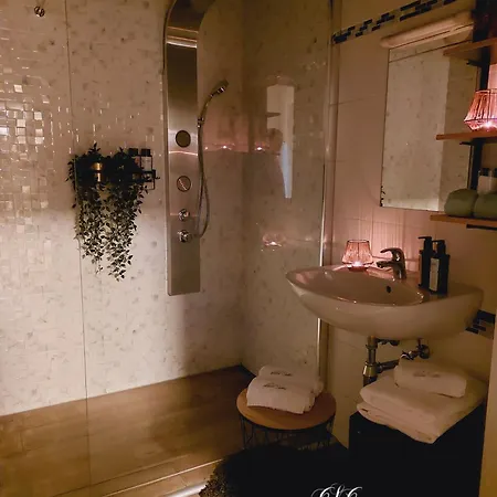 Apartment La *